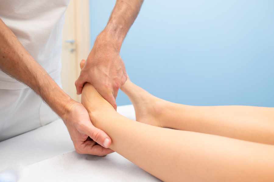 mobilization ankle physiotherapist